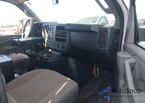 2016 Chevrolet Express 2500 Work Van z USA, uszkodzony, nr VIN 1GCWGAFF8G1332862